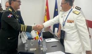 Ministro de Defensa eval&uacute;a en Espa&ntilde;a posibilidades de adquirir y renovar equipos militares