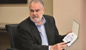 Miguel Ceara Hatton entre cr&iacute;ticas y defensa por declaraciones sobre botellas