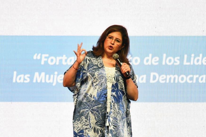 Exdiputada mexicana exhorta a las mujeres dominicanas a estar en la política