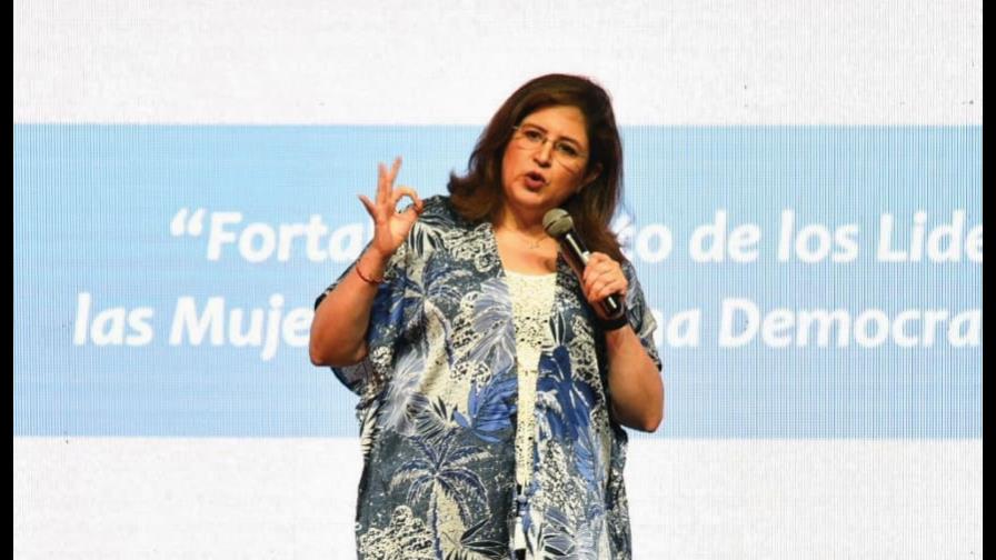 Exdiputada mexicana exhorta a las mujeres dominicanas a estar en la política