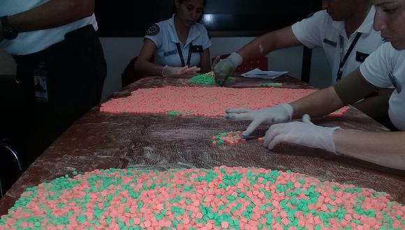 Detienen a una dominicana con cerca de 12,000 pastillas de éxtasis en aeropuerto de Paraguay