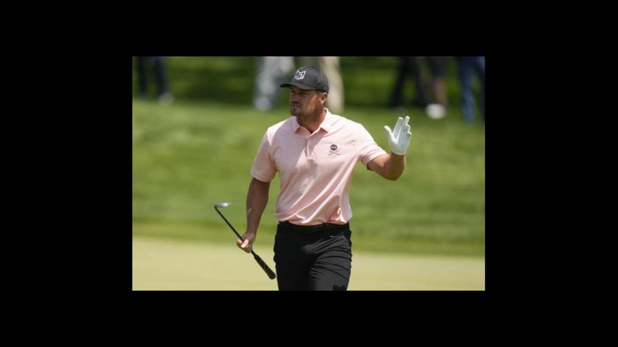 DeChambeau resurge en Oak Hill y lidera el Campeonato de la PGA DeChambeau resurge en Oak Hill y lidera el Campeonato de la PGA