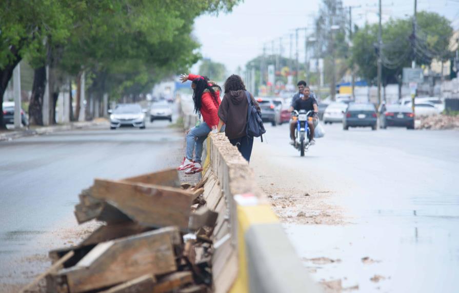 Población propone construcción de pasos peatonales en autopista de San Isidro