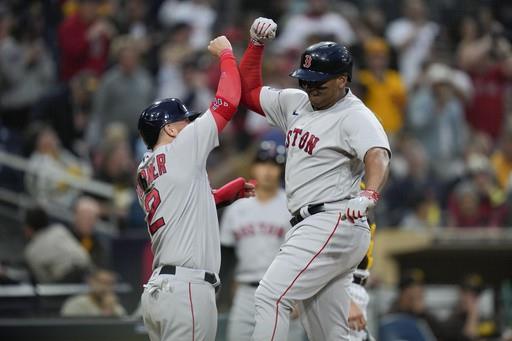 Devers batea dos jonrones, impulsa 4 en triunfo de Medias Rojas sobre Padres