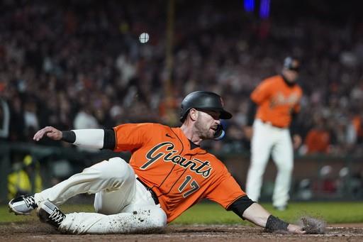 Gigantes remontan ante Alcántara, superan a Marlins