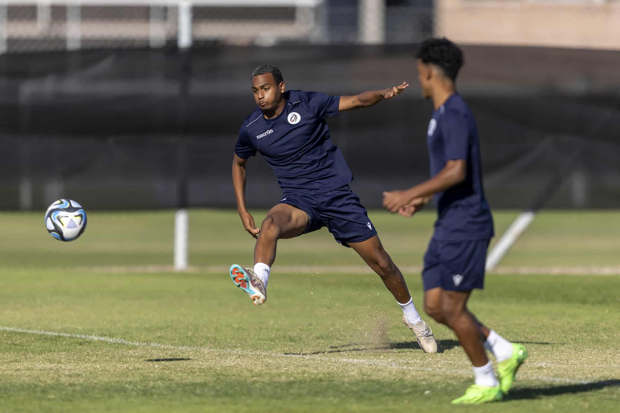 Israel Boatwright, defensor dominicano, en el último entrenamiento de la selección Sub-20 antes del debut mundialista.