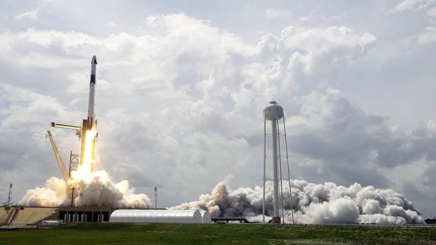 Dos astronautas saudíes, a punto de despegar hacia la Estación Espacial Internacional