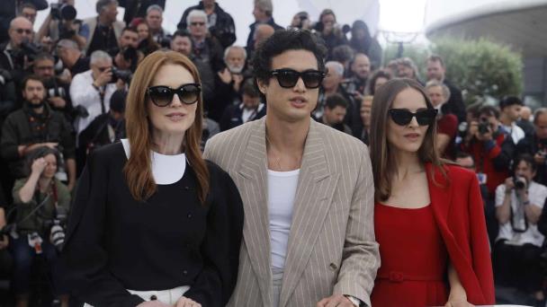 Entre luces y secretos: Julianne Moore y Natalie Portman en May December en Cannes