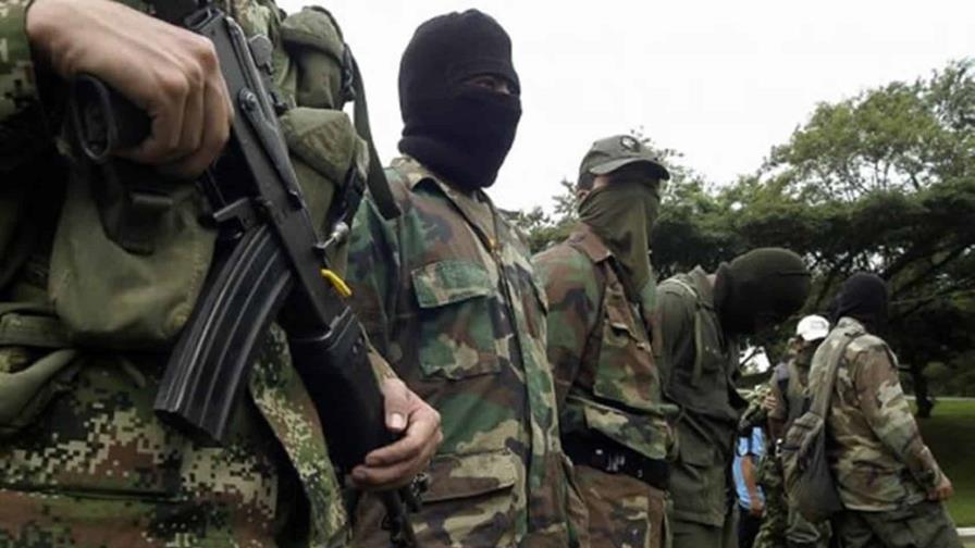 Capturan a 15 presuntos miembros de disidencia de FARC en frontera de Ecuador con Colombia