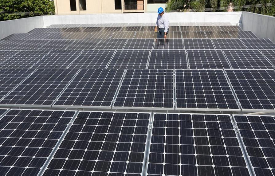 Experto plantea equilibrar normativas para el uso de paneles solares en República Dominicana