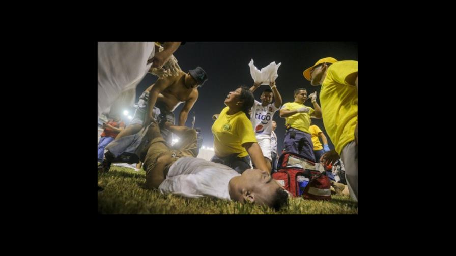 Estampida deja 12 muertos durante partido de fútbol en El Salvador