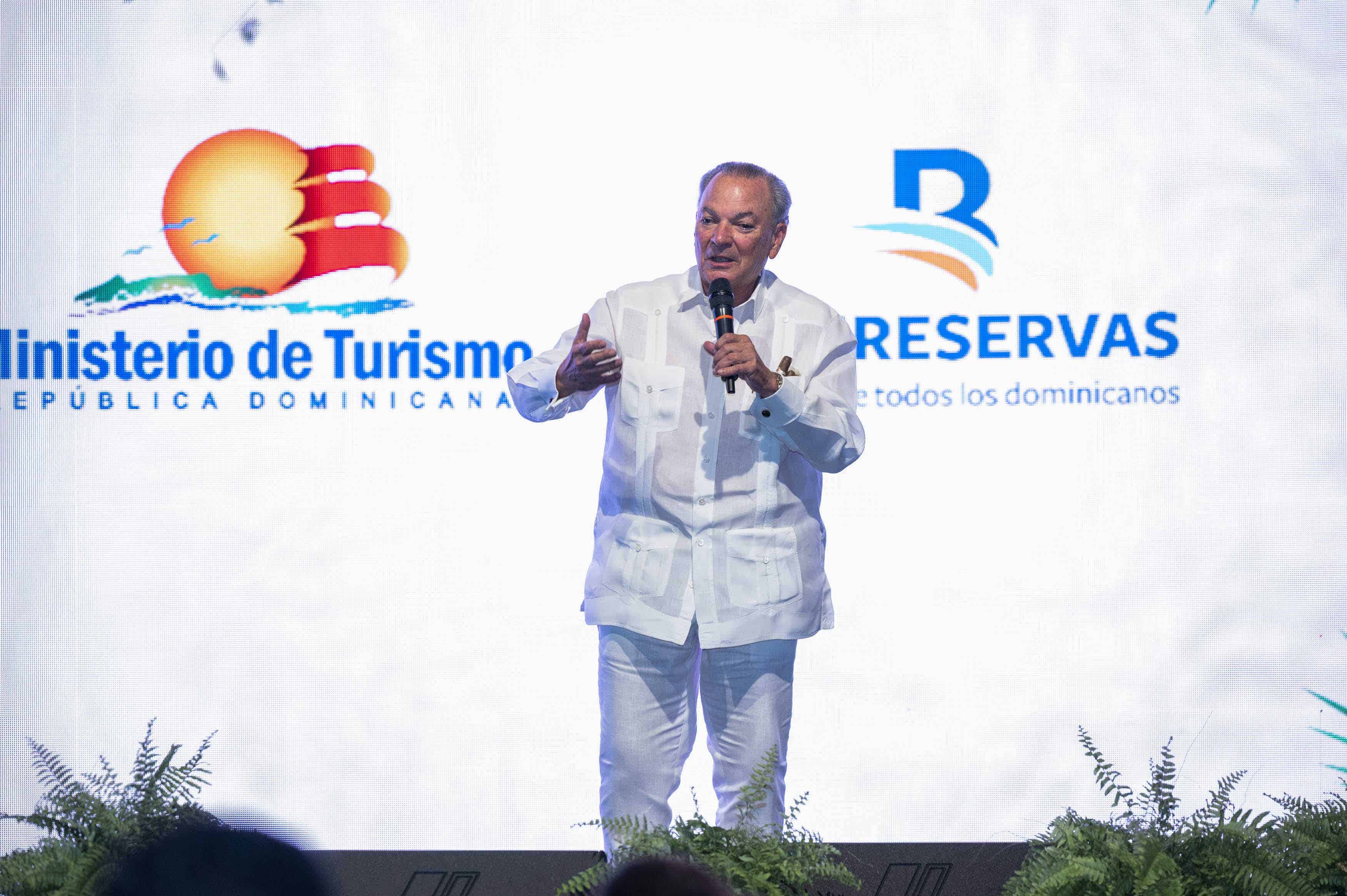 El empresario turístico Frank Rainieri en la cena de gala que organizó Banreservas y el Ministerio de Turismo en el contexto del 118°Consejo Ejecutivo de la OMT, celebrado en Punta Cana.