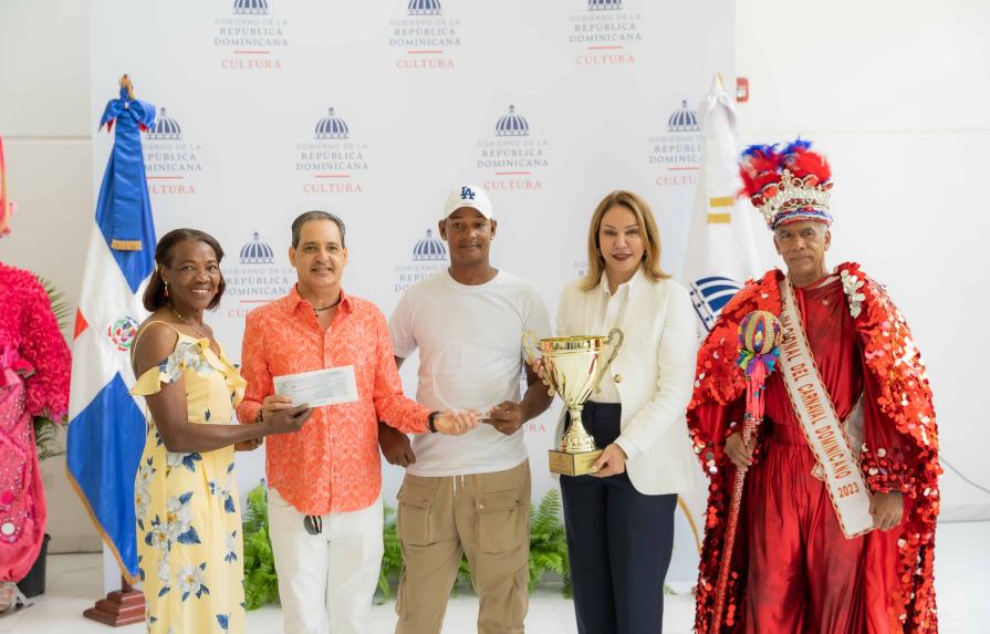 Ministerio de Cultura entrega premios a ganadores del Desfile Nacional de Carnaval 2023