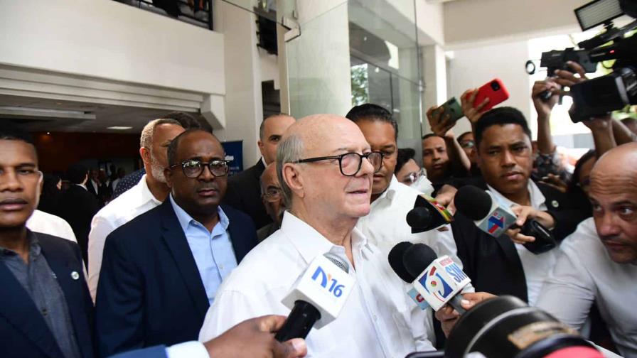 Hipólito: algunos aspirantes presidenciales quieren hacer creer que en el país hay crisis económica