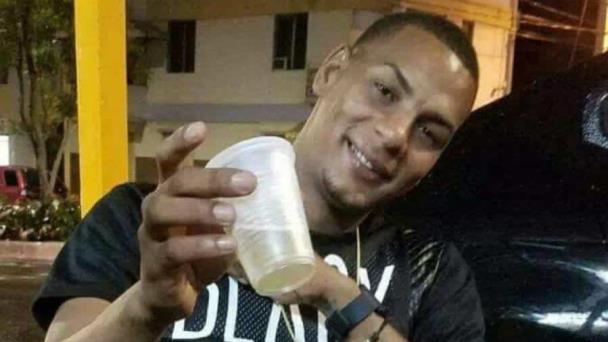 Matan a tiros a un joven en Santiago