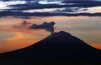México: Por actividad de volcán suspenden clases presenciales