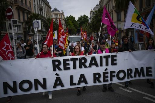 Francia: protestan por pensiones en las afueras del Festival de Cannes