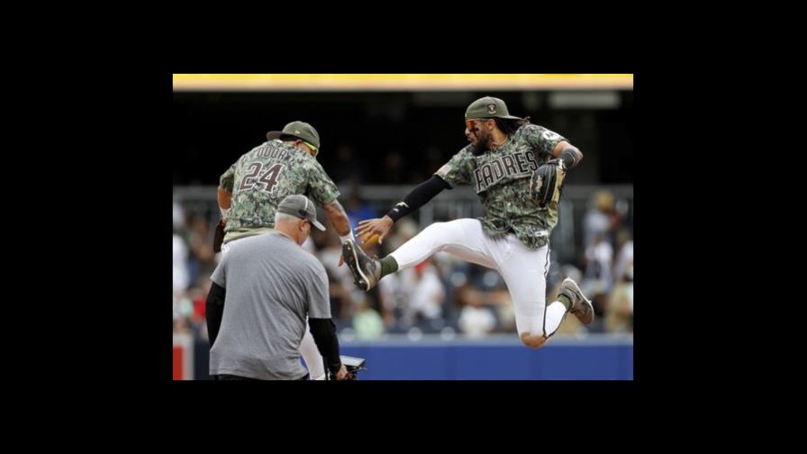 Padres ponen fin a racha de cuatro derrotas al superar 7-0 a Medias Rojas