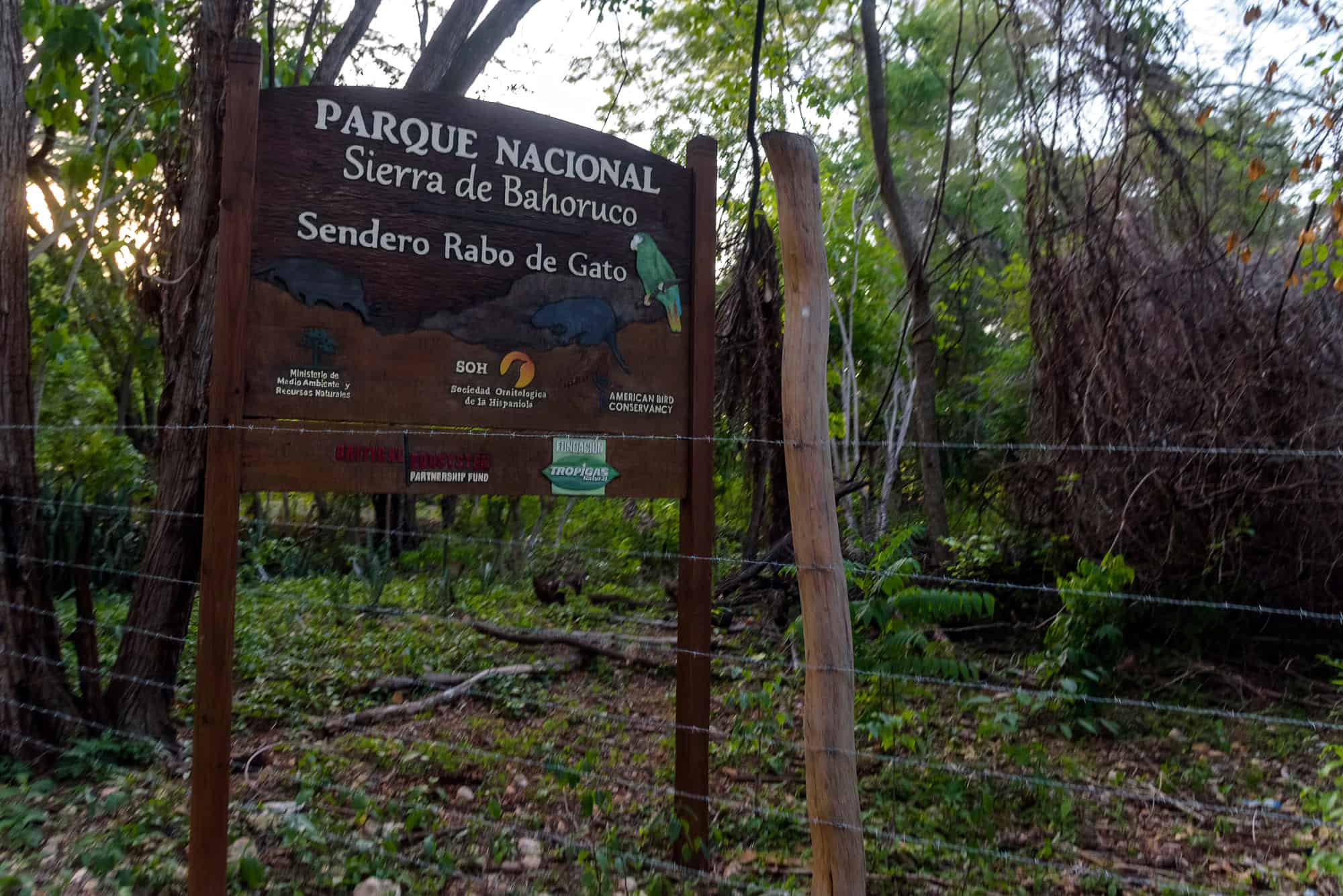 cartel en la entrada del sendero Rabo de Gato