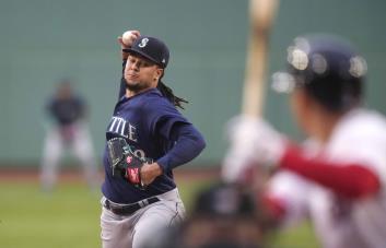 Luis Castillo ponchó 1,000 con menos entradas que Pedro Martínez