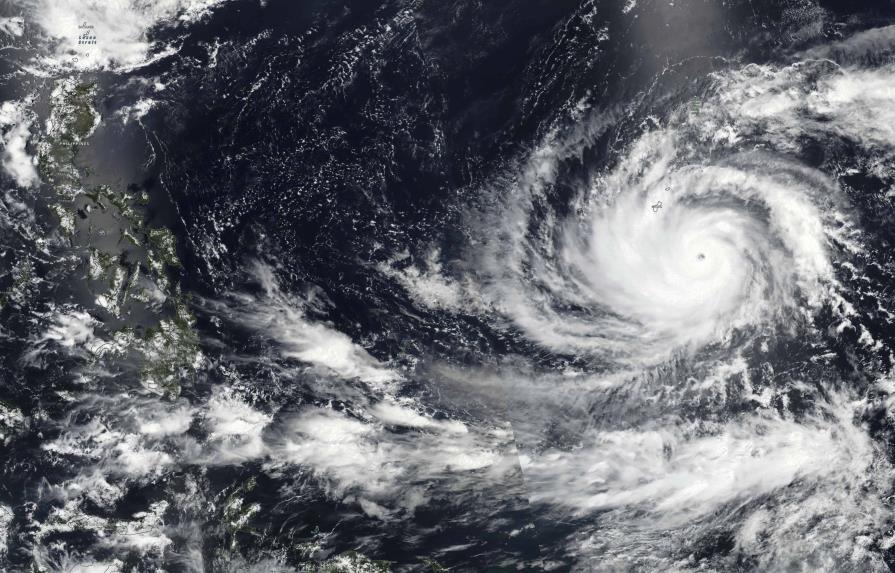 Guam habilita refugios al prepararse para la poderosa tormenta Tifón Mawar