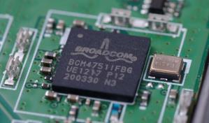 Apple anuncia un acuerdo multimillonario con Broadcom para producir chips en EE.UU.