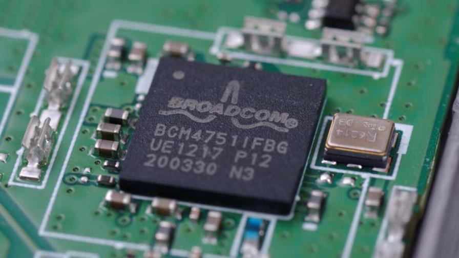 Apple anuncia un acuerdo multimillonario con Broadcom para producir chips en EE.UU.