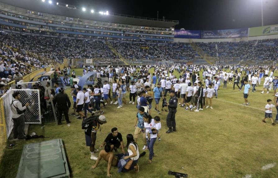 Doce muertos en una estampida en un estadio de futbol de El Salvador