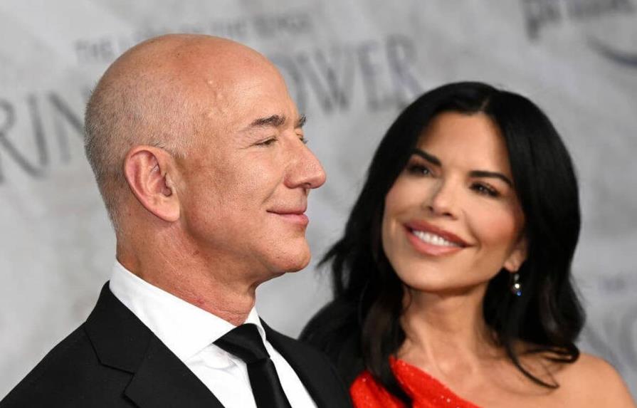 Jeff Bezos, y su novia, Lauren Sánchez, se comprometen