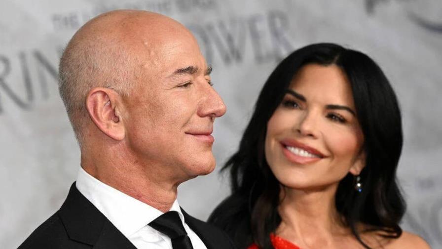 Jeff Bezos, y su novia, Lauren Sánchez, se comprometen