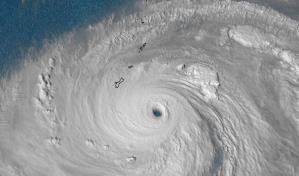 Isla estadounidense de Guam evacúa población costera por llegada del tifón Mawar