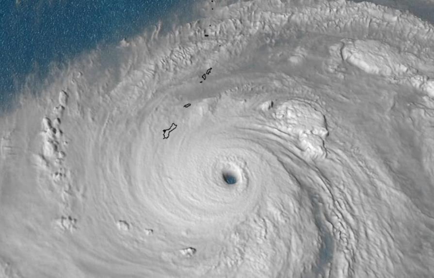 Isla estadounidense de Guam evacúa población costera por llegada del tifón Mawar
