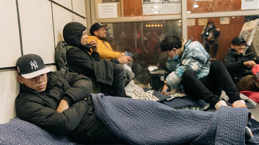 Asfixiada por la inmigración, Nueva York pide acelerar permisos de trabajo para solicitantes de asilo