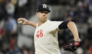 DeGrom lanza en sesión de bullpen antes del duelo de Rangers ante Piratas