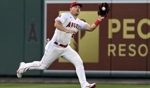 Un jonrón de Moniak en el octavo impulsa a Angelinos sobre Medias Rojas