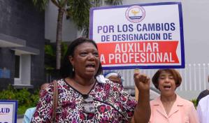 Enfermeras del Hospital Juan Pablo Pina cumplen paro laboral en reclamo de pensiones y mejoras