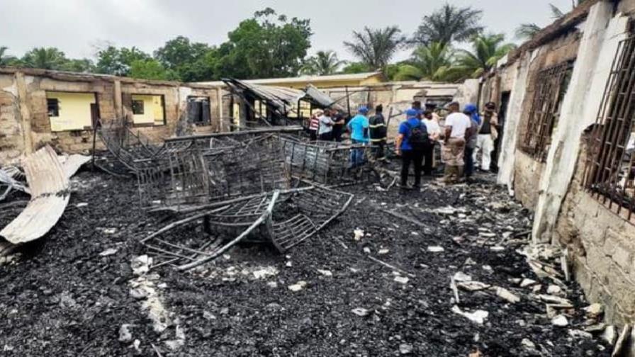 Colegiala provocó incendio que mató a 19 jóvenes en Guyana tras incautarle celular