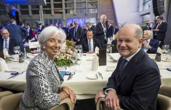 Lagarde dice que la prioridad es que la inflación vuelva al 2 %