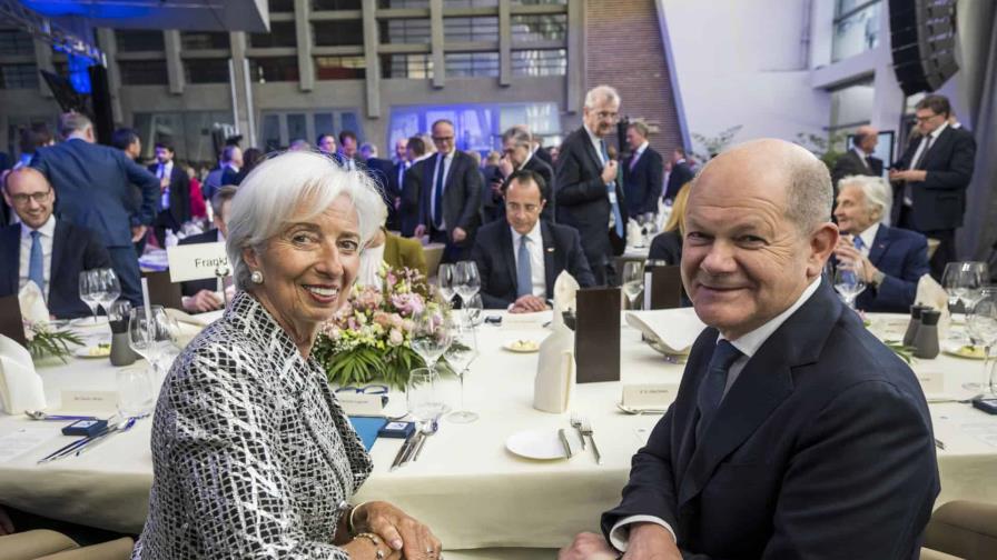 Lagarde dice que la prioridad es que la inflación vuelva al 2 %