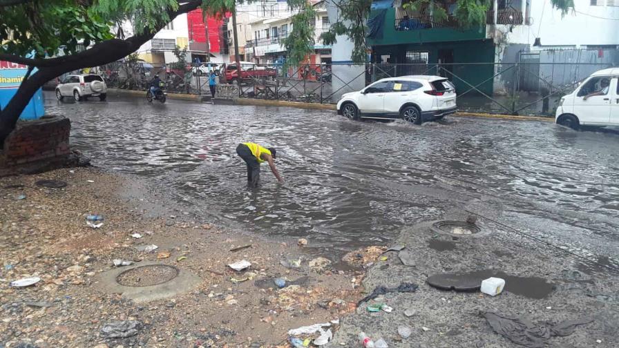 Onda tropical y vaguada generarán más lluvias; alertan Santo Domingo con potencial para inundaciones