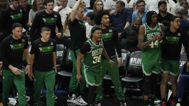 Los Celtics persiguen la hazaña de 2004 de los Medias Rojas