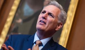 McCarthy presiona a Biden con el techo de deuda: Hay que gastar menos que el año pasado