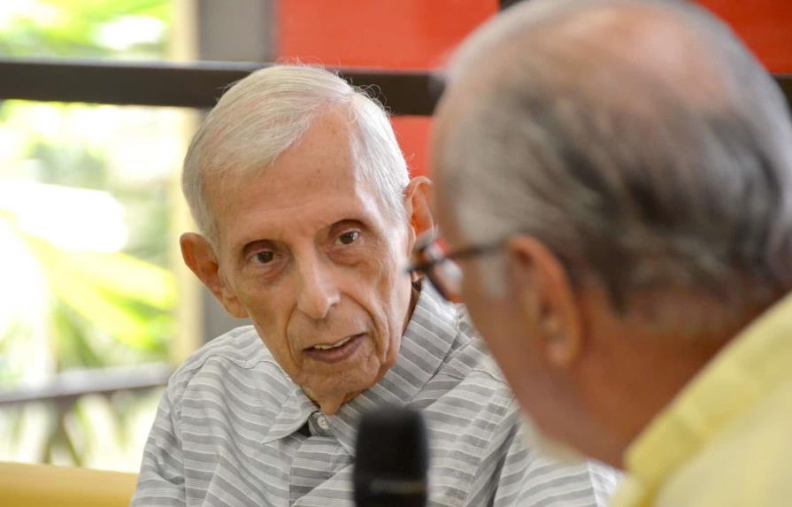 Luis Beiro Álvarez presenta libro "Cuando yo vine a este mundo" en el Centro León