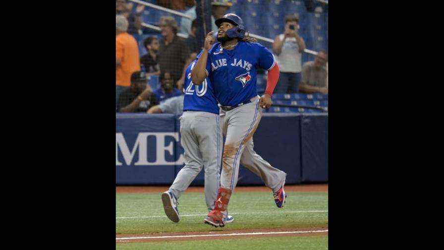 Guerrero Jr. remolca seis en la victoria de los Azulejos