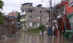 Moradores del sector Las 800 de Los Ríos temen lo peor ante inundaciones