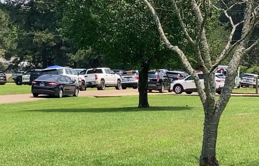 Cuatro miembros de una familia mueren en un tiroteo dentro de una casa móvil en Texas