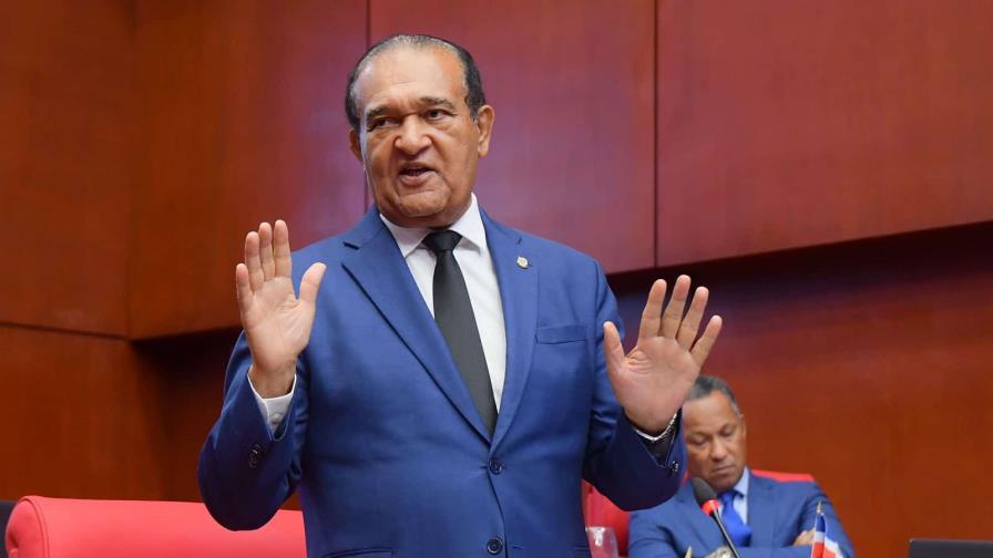 Senador denuncia que los hijos de haitianos ocupan el 12 % en las escuelas dominicanas Senador denuncia que los hijos de haitianos ocupan el 12 % en las escuelas dominicanas