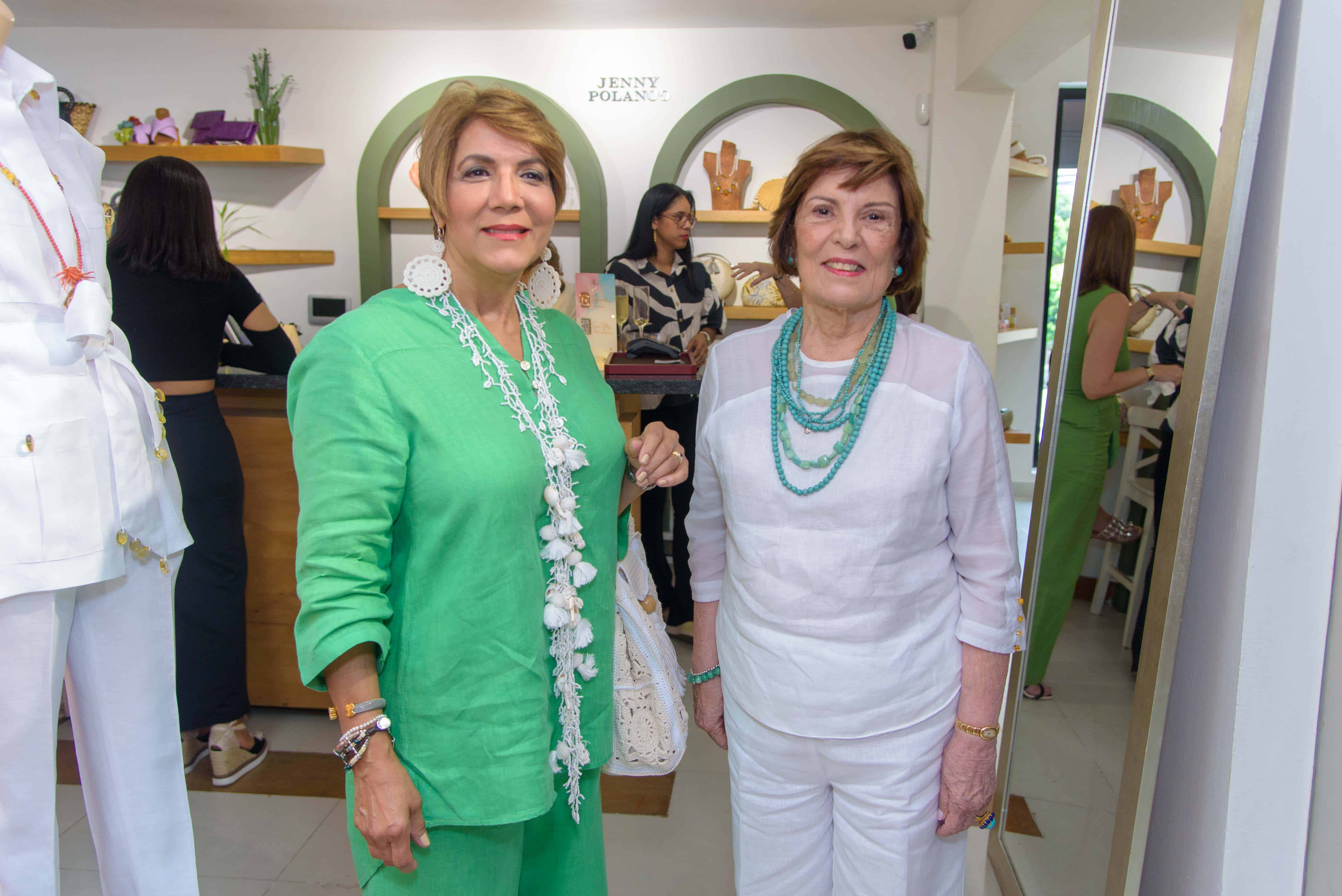 Dulce Peña de Arzeno y Virginia Damau.