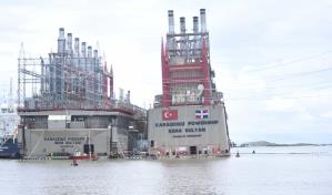 Residentes de Los Negros de Azua siguen con opiniones encontradas sobre barcazas