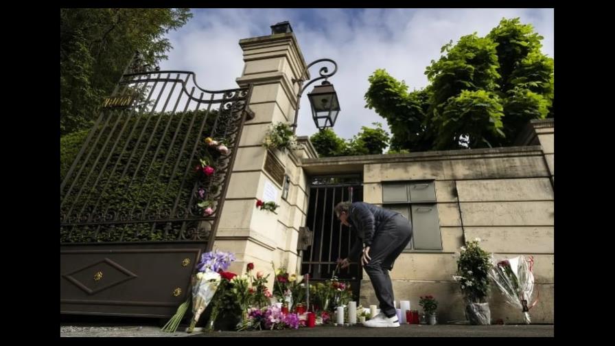 Fans de Tina Turner homenajean con flores y velas a la reina del rock en su casa de Suiza